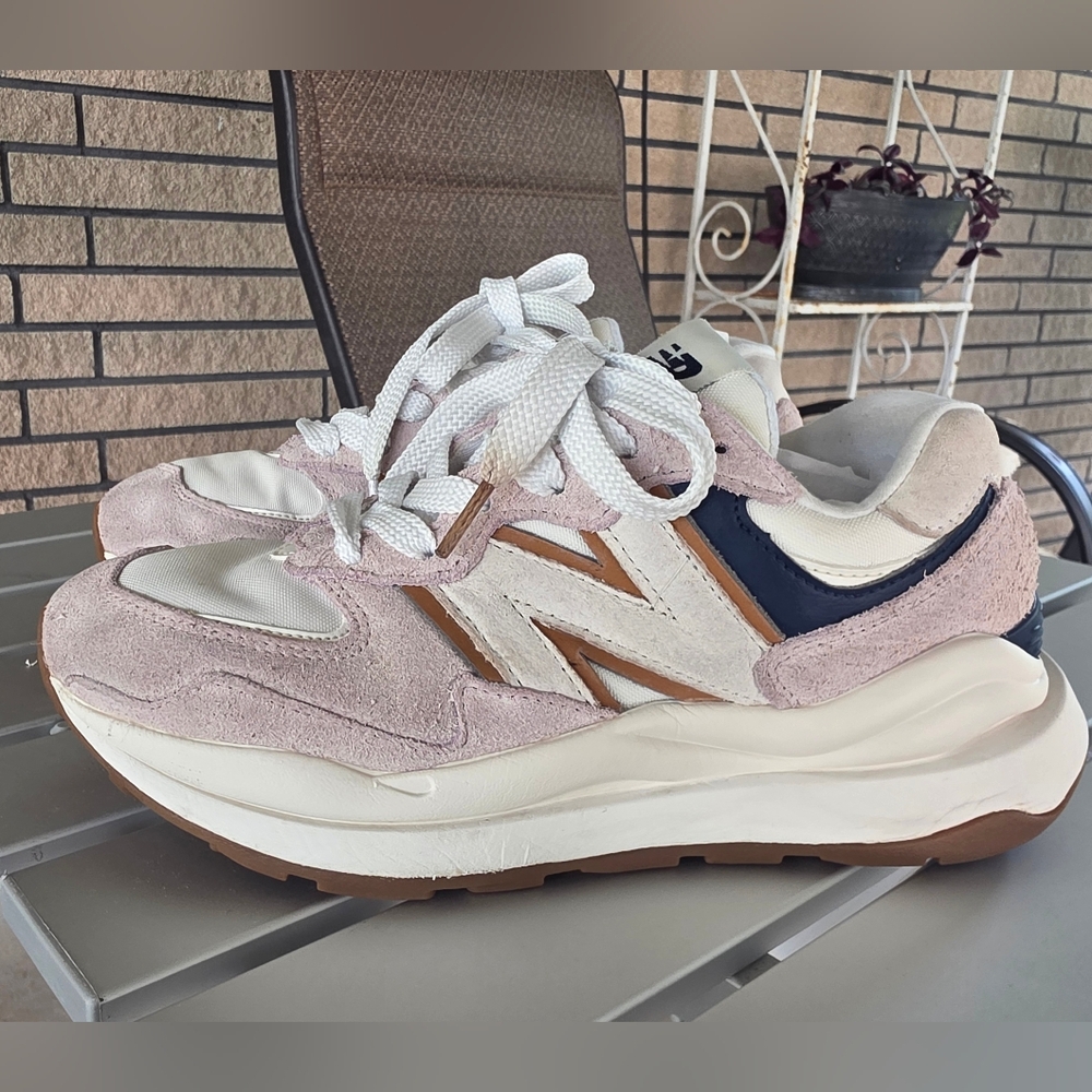 New Balance 57/40 Pink and White Sneakers for Everyday Comfort - Picture 2 of 15